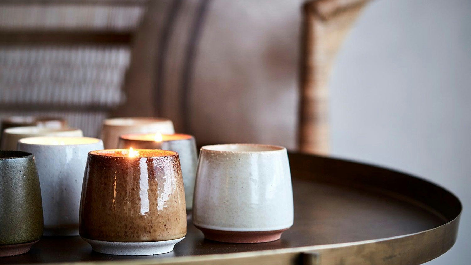 Stilren förpackning till RO doftljus med doften citronblomma och grönt te