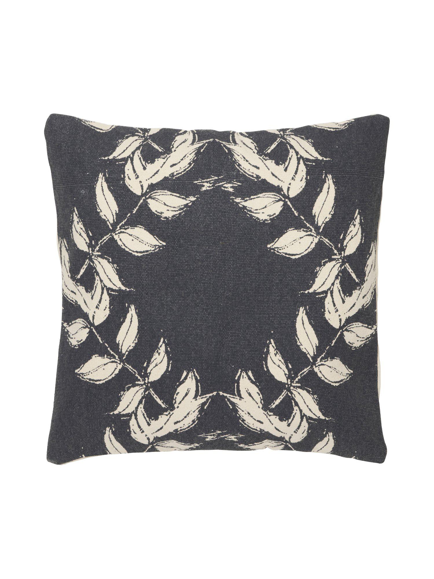 Mönstrat Annie kuddfodral i färgen asfalt med bladmotiv