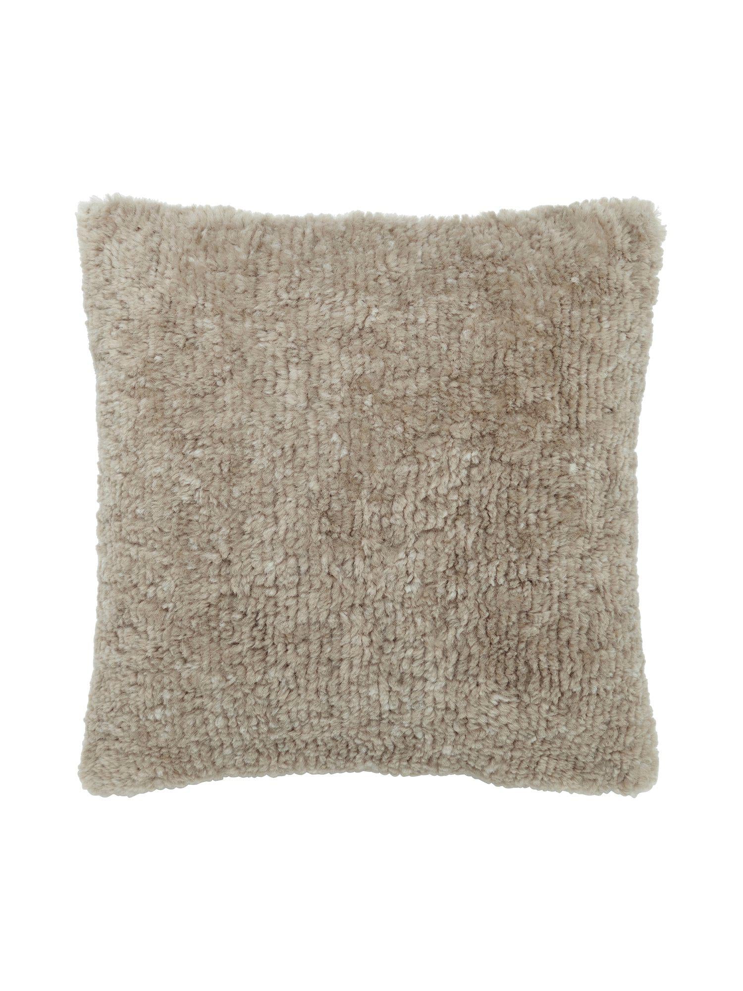 Dolly kuddfodral 45x45 cm i mjuk nougatfärgad fårskinnsimitation framifrån