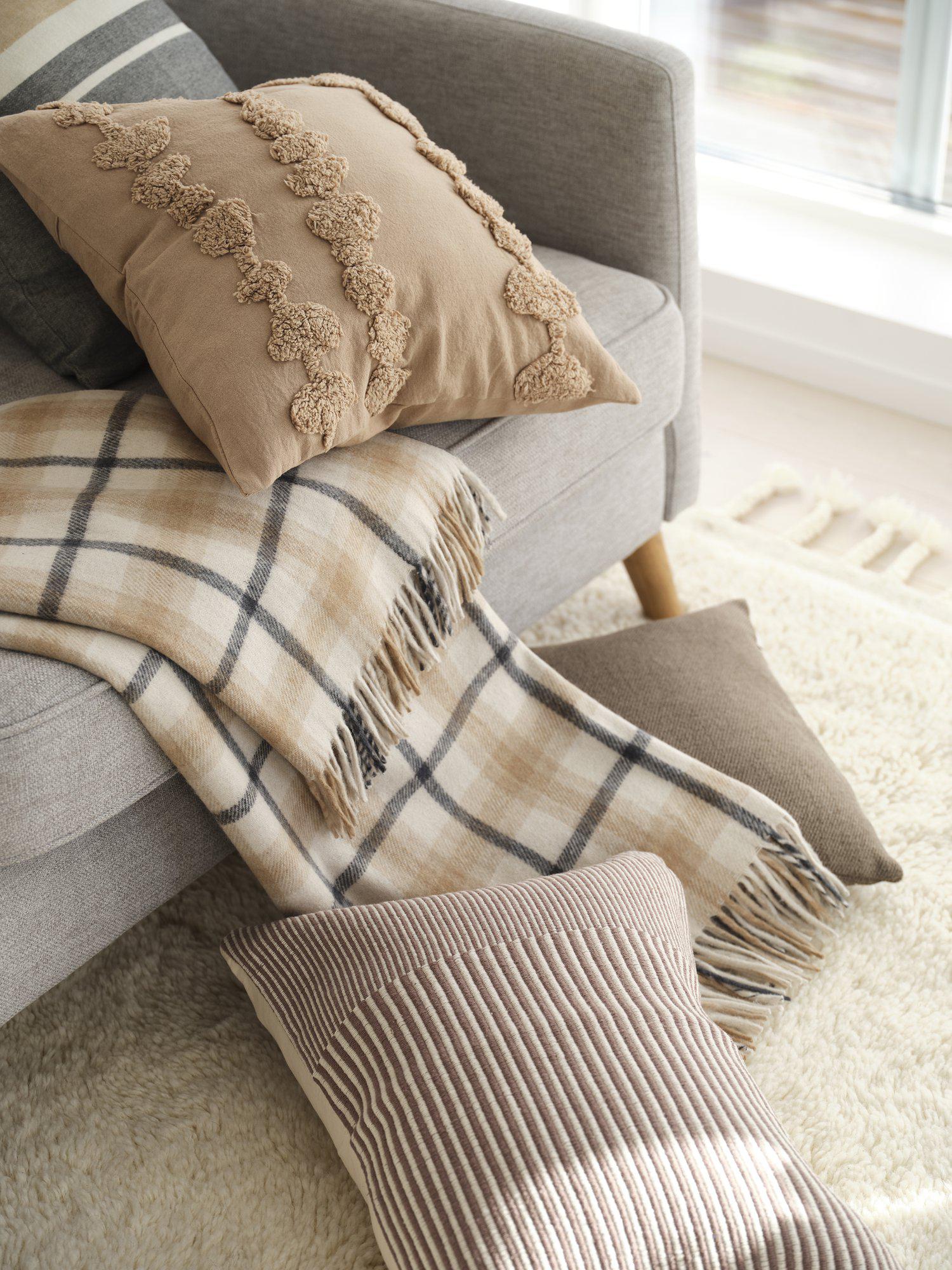 Randigt Tyra kuddfodral 40x60 cm i nougat och vitt för heminredning