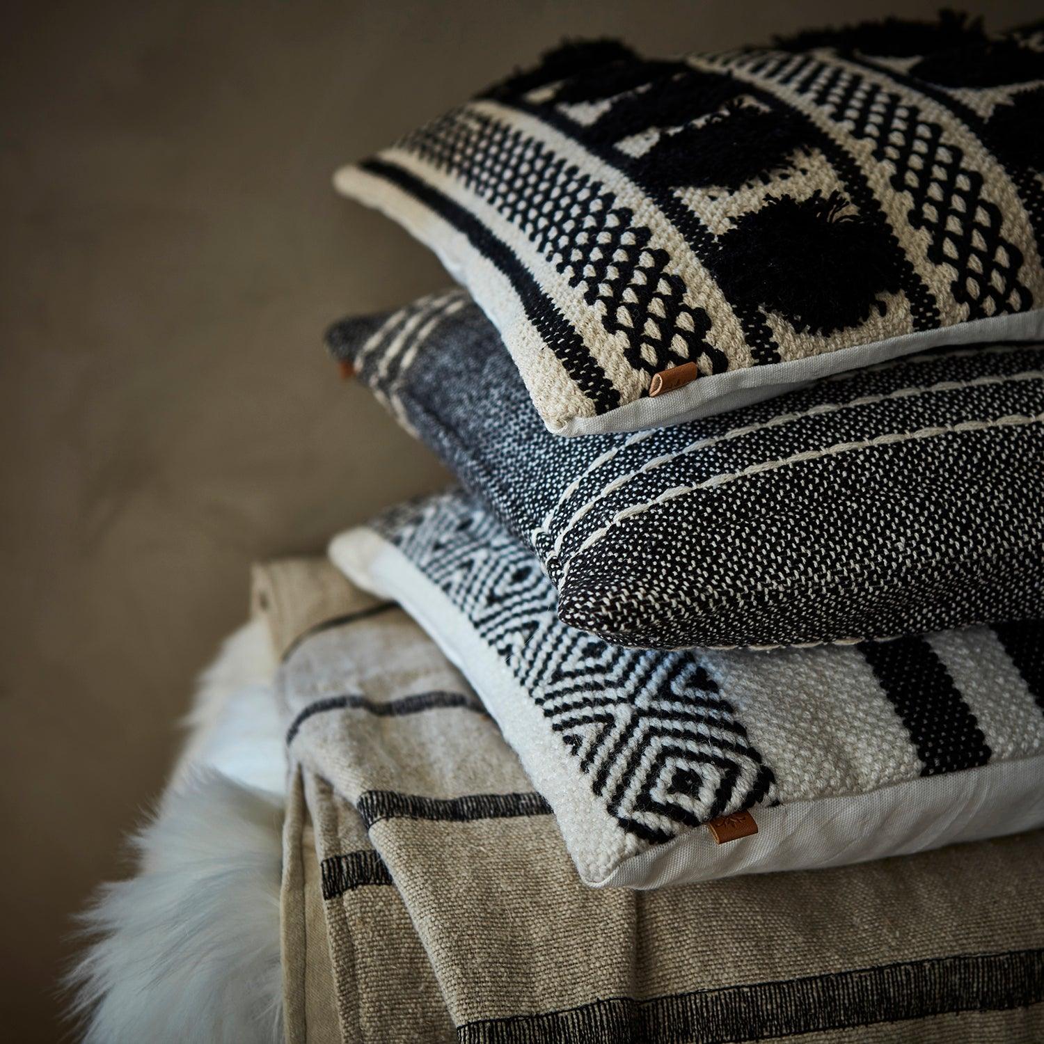 MINNA Kuddfodral, Svart/elfenben Kuddfodral Affari of Sweden