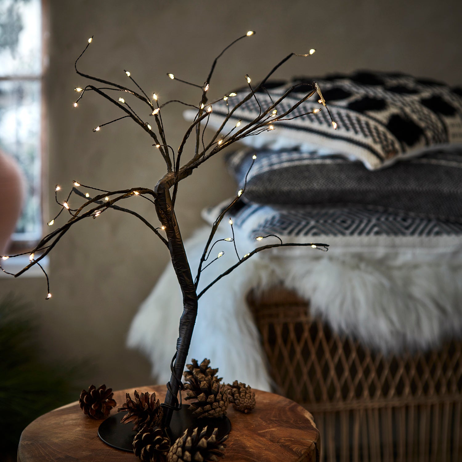 GLOW Träd med ljusslinga, 48 lampor, Svart Affari of Sweden