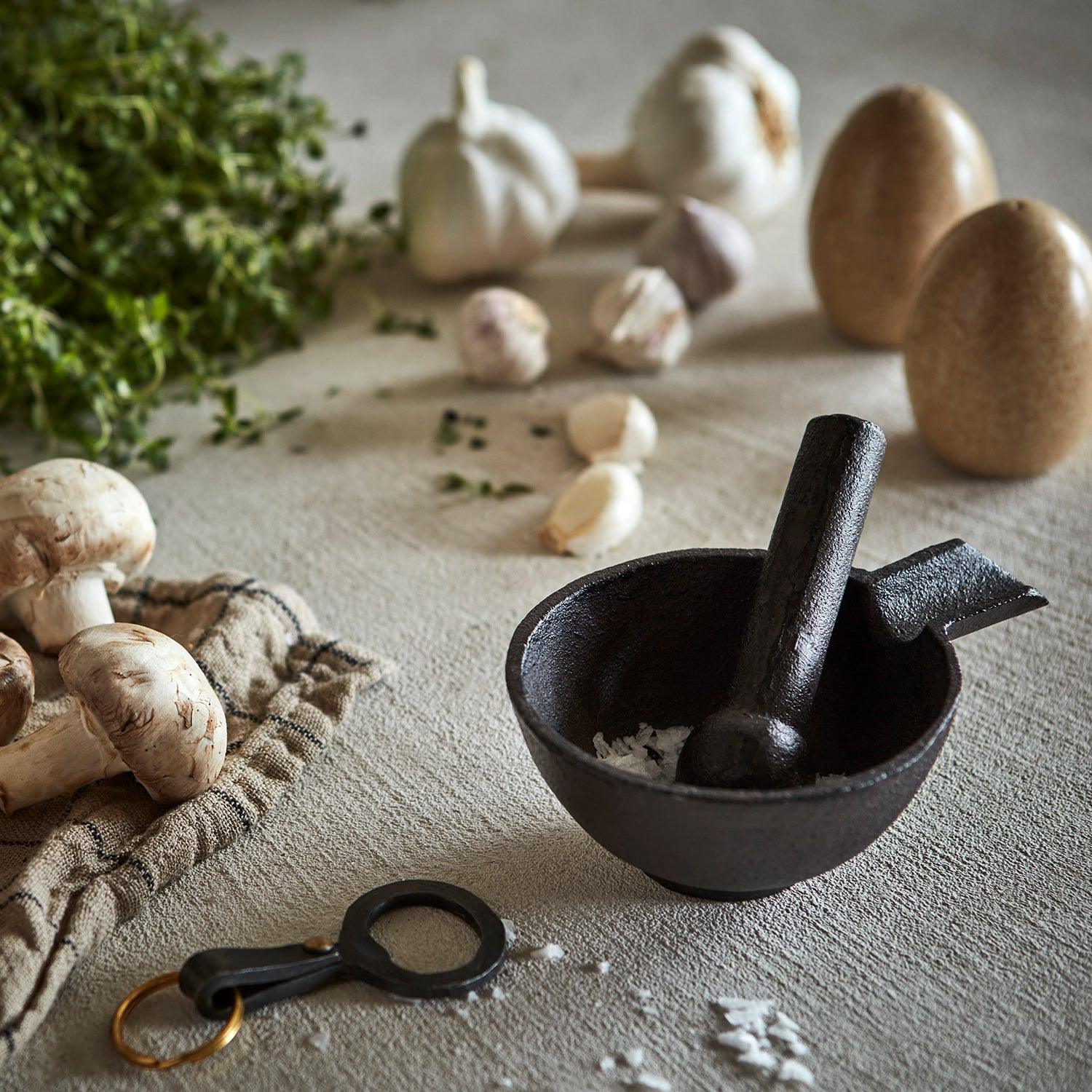 FREJ Mortel med stöt L, Brun/svart Mortlar Affari of Sweden