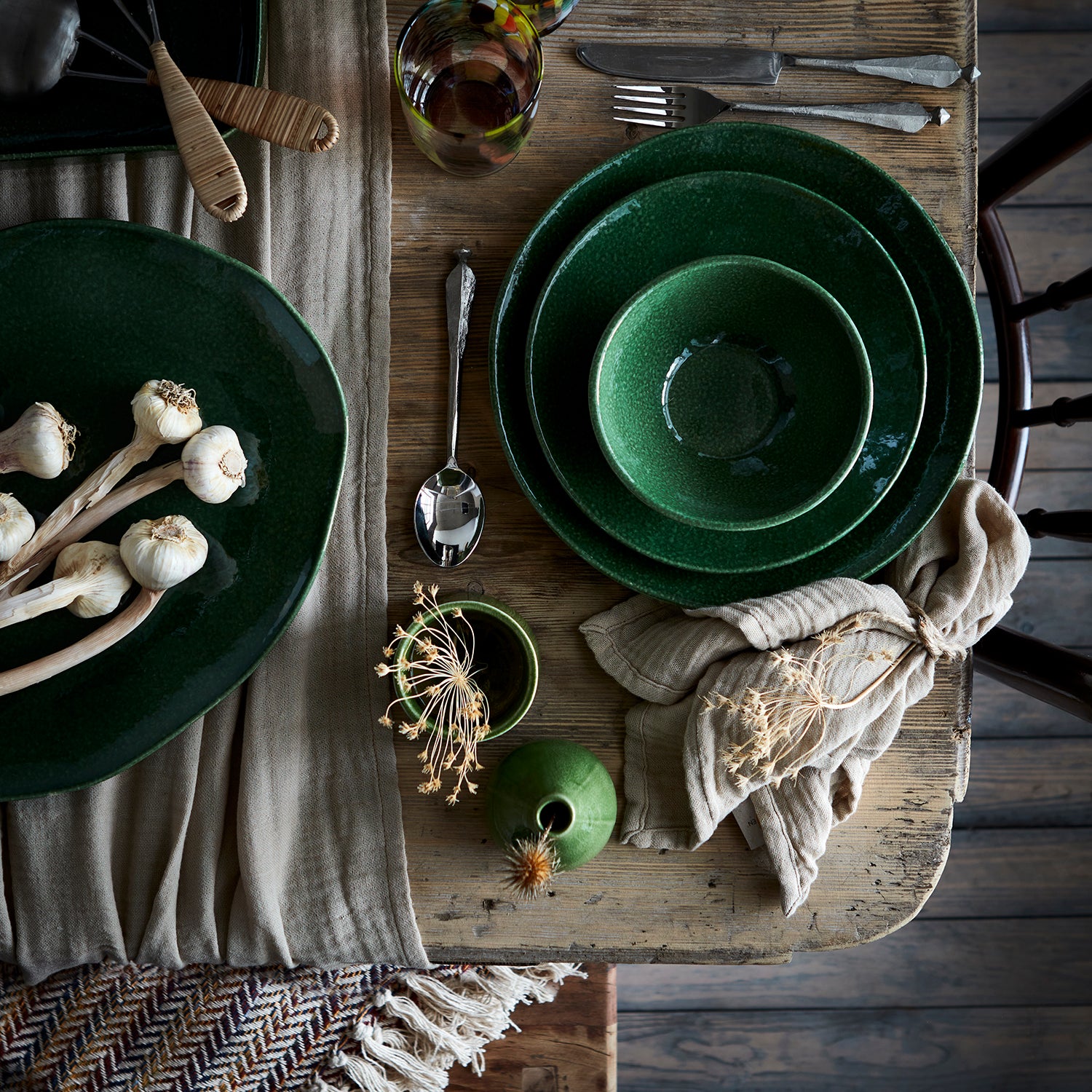 ELSA bordsduk i färgen beige utlagd på ett bord