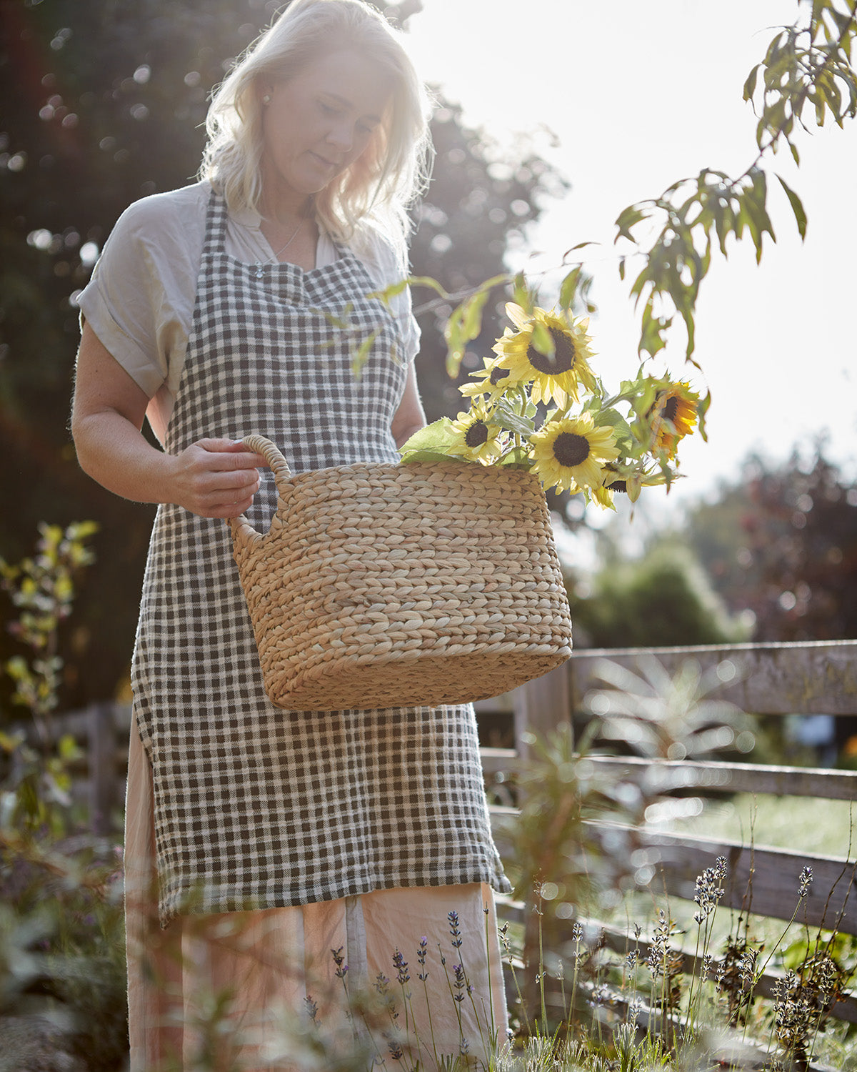 GULLI Förkläde, Mörkgrå/vit Affari of Sweden