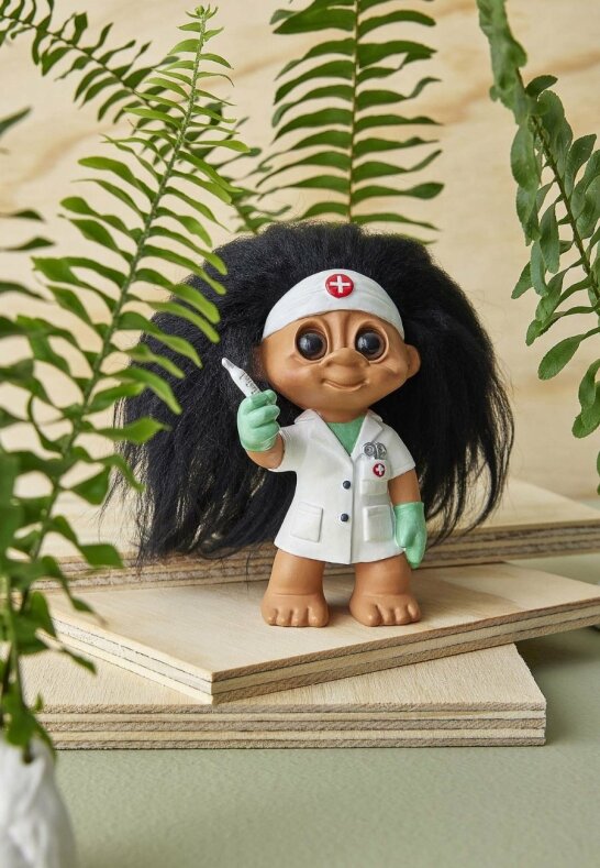 Lyckotroll Sjuksköterska 9 cm Träfigurer Spring Copenhagen