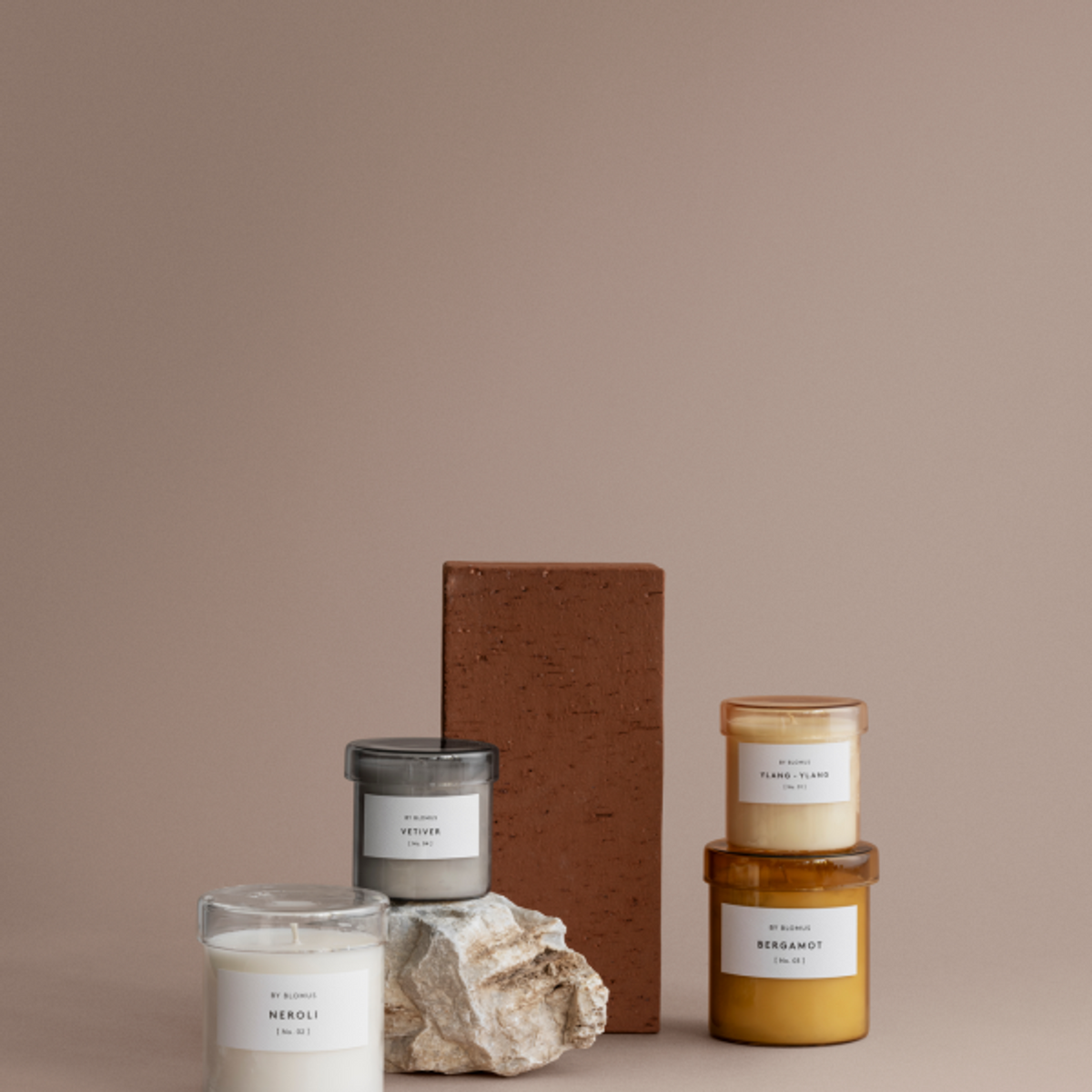 Doftljus Valoa 7,5 cm Ylang-Ylang Misty Rose från blomus