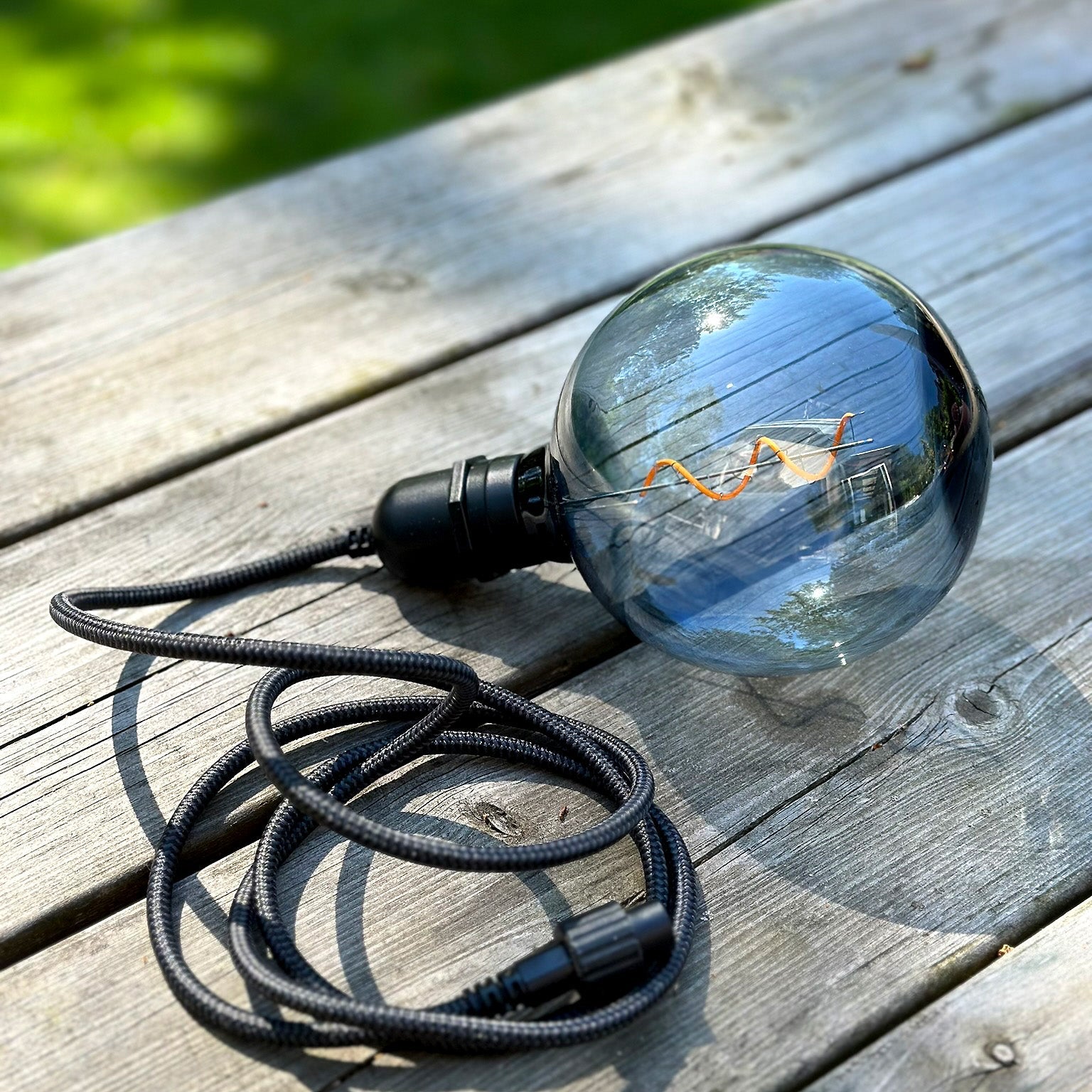 DecoXL (smoke) + Gravity LightsOn Garden Plug & Play