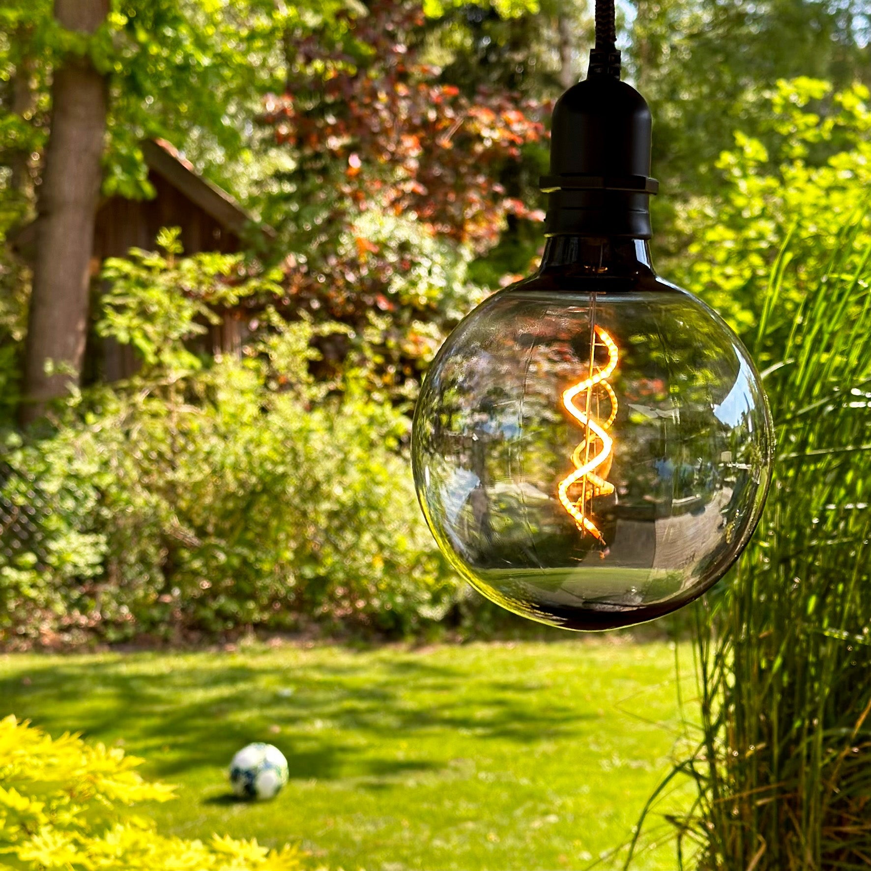 DecoXL (smoke) + Gravity LightsOn Garden Plug & Play
