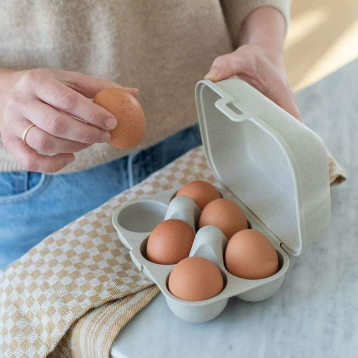 Äggförvaring Eggs To Go för 6 ägg Beige från Koziol