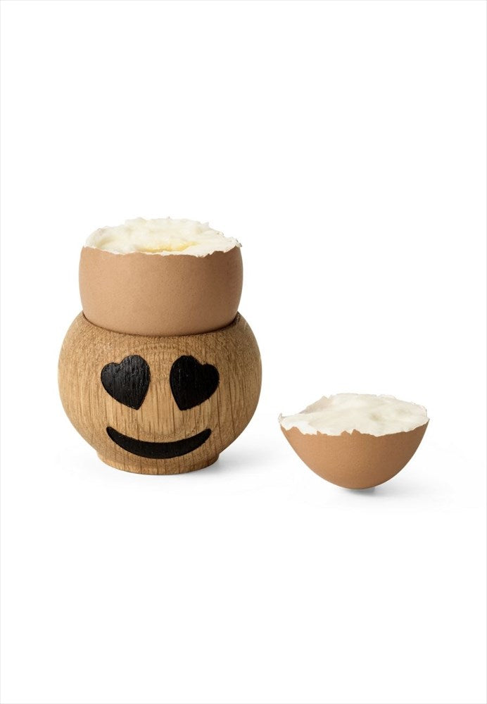 Äggkopp i FSC-ek med hjärtögon och ett kokt ägg