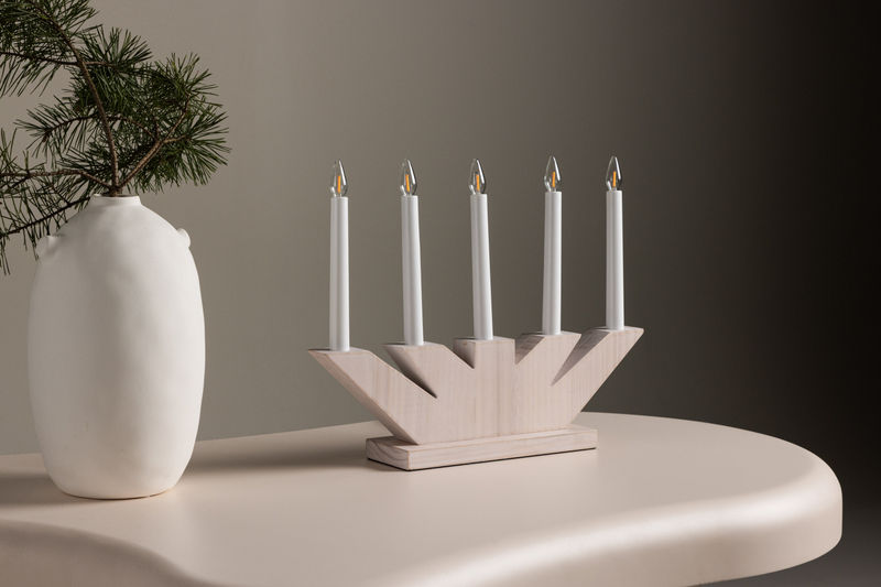 Verbier Bordslampa – Vitlaserad / Furu