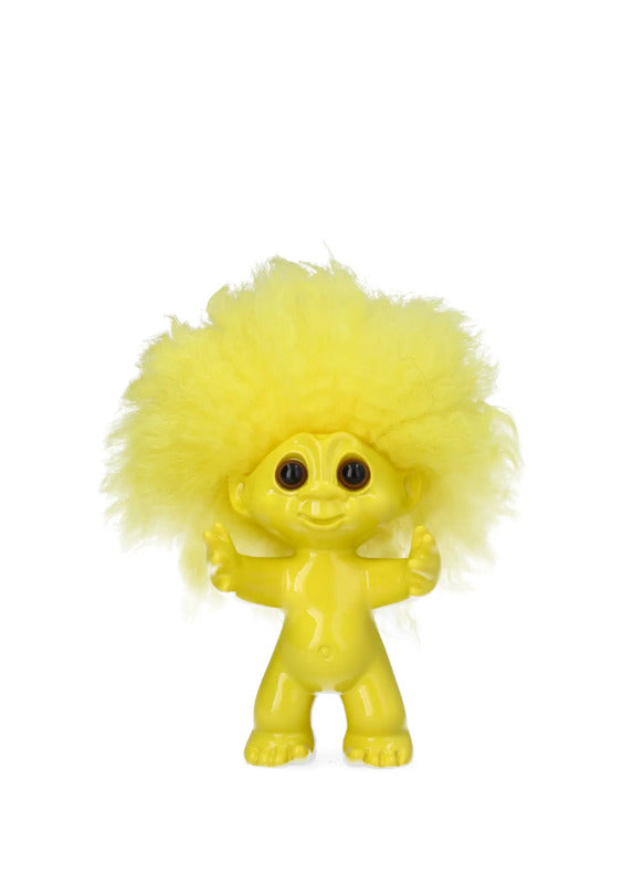 Gult lyckotroll med spretigt gult hår och öppna armar