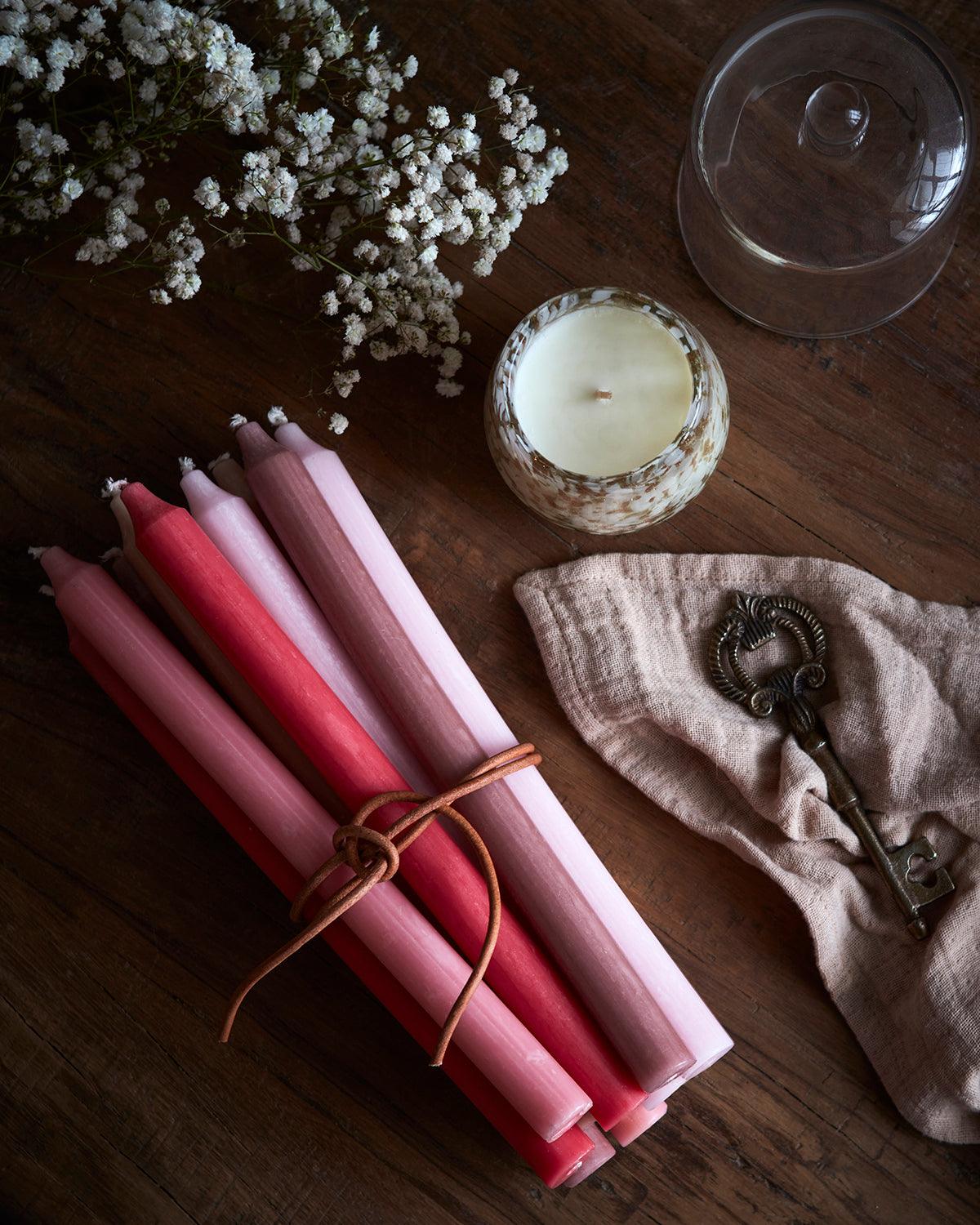 Elegant sojavaxljus i handgjort glas med fräsch Spa Day-doft, ca 48 timmars brinntid