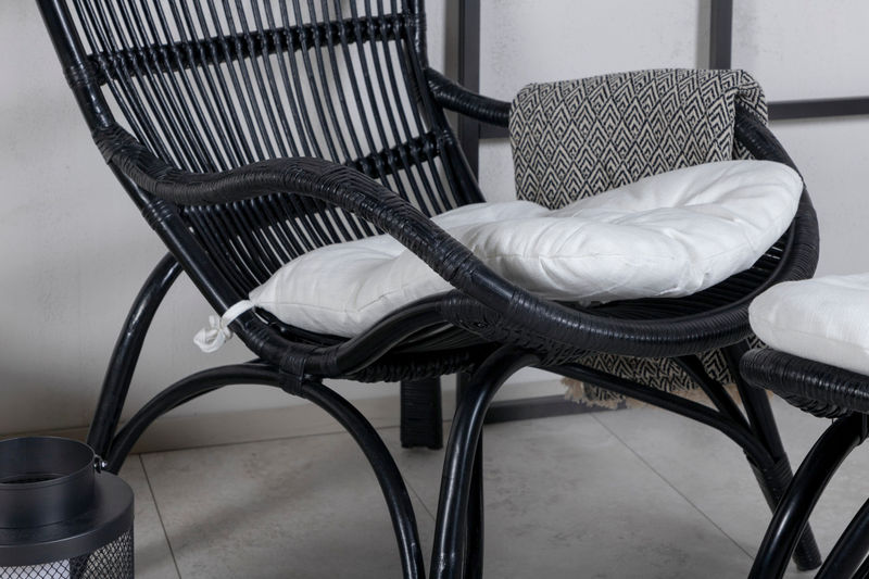 Ella Fåtölj - Rattan - Svart/Vit Venture Home