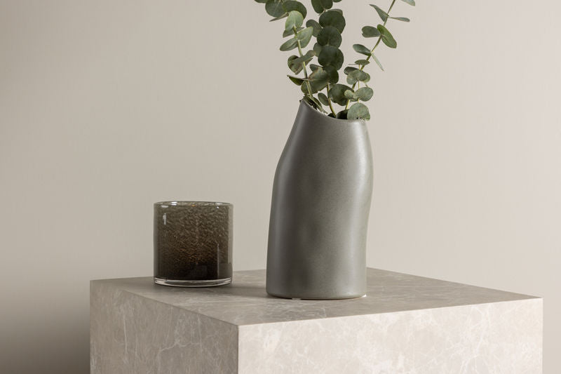 Ernst Vas - Mörkgrå - 12*9*23Hcm Vaser Venture Home