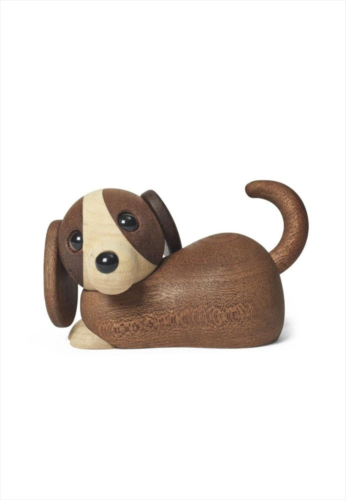 Liggande hundvalp Jojo i mörk mahogny för nostalgisk stuginredning