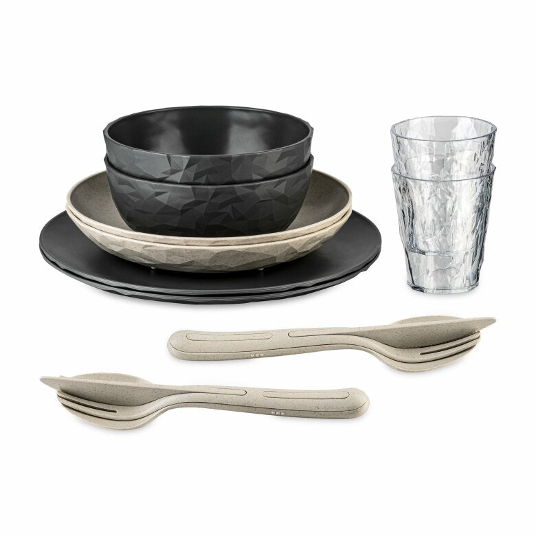 Koziol Club Set Skagen servisset med gråa och beige tallrikar, skålar, glas och bestick i 10 delar.