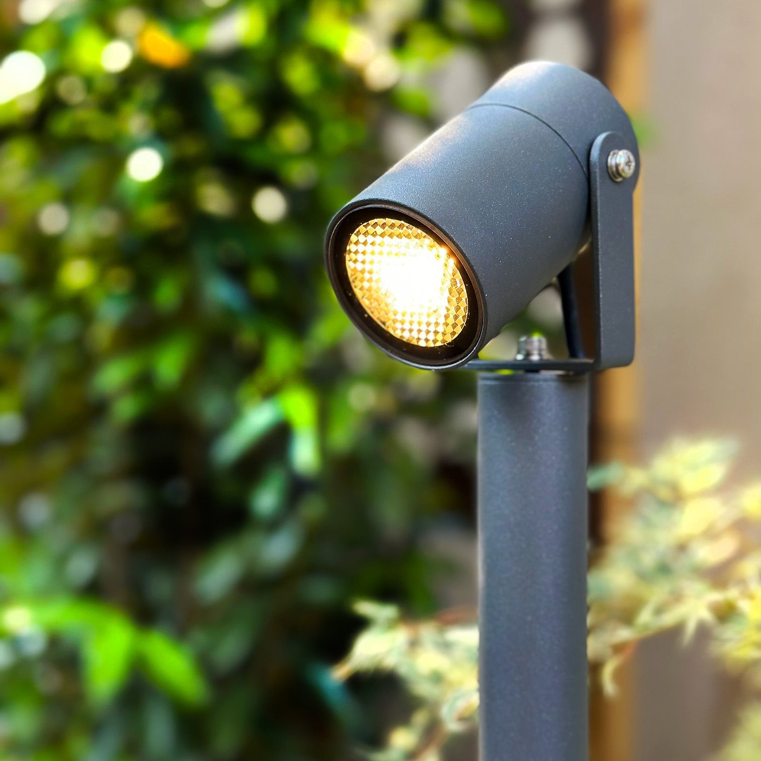 Luna65 (mörkgrå) Pollare LightsOn Garden Plug & Play