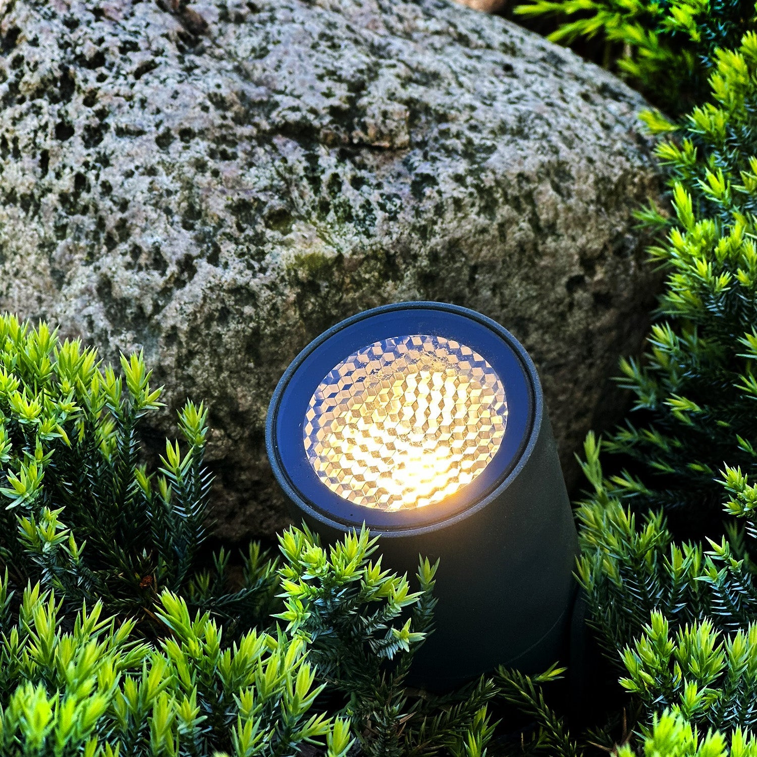 Luna (mörkgrå) Markspottar LightsOn Garden Plug & Play