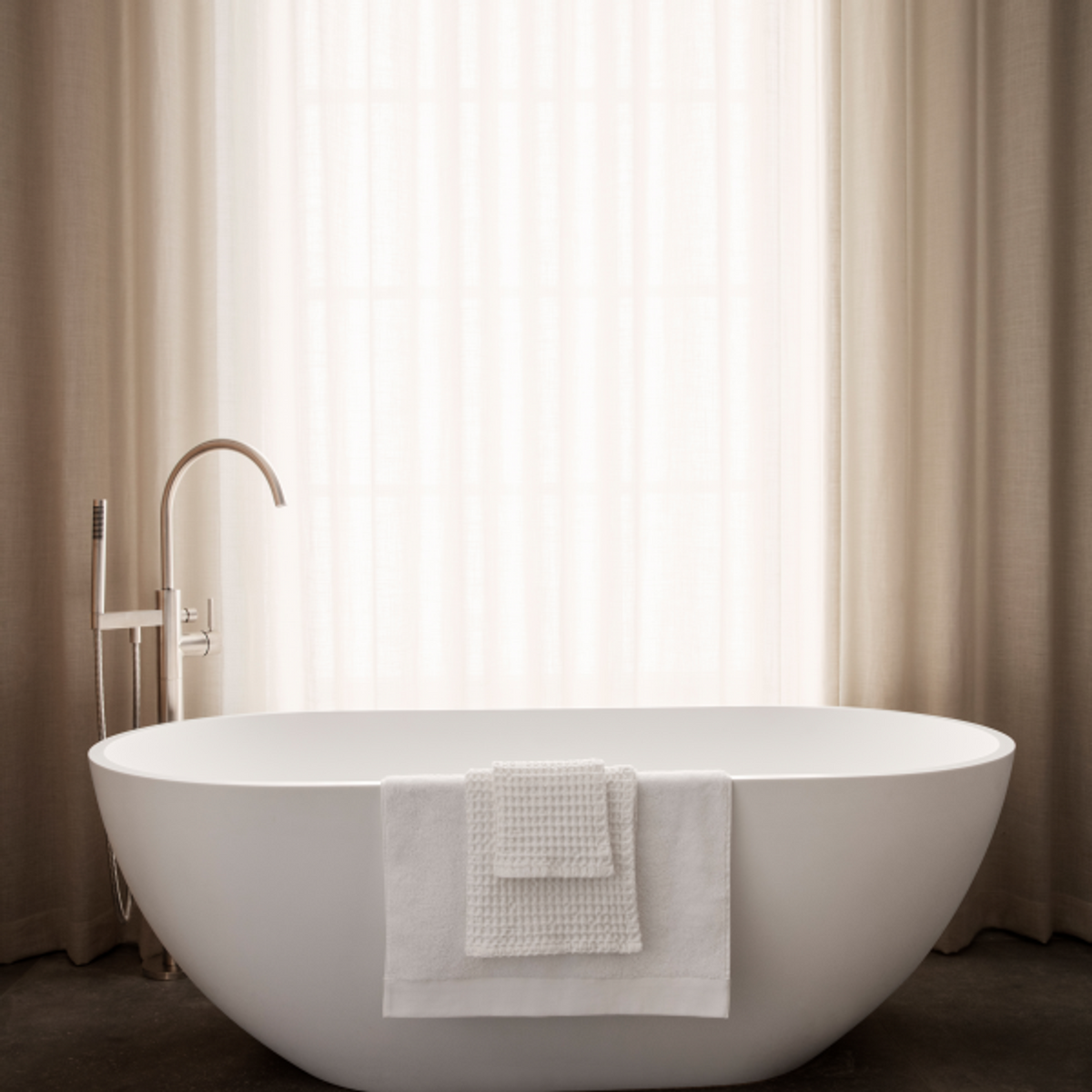 Handduk Riva 50x100 cm Svart från blomus