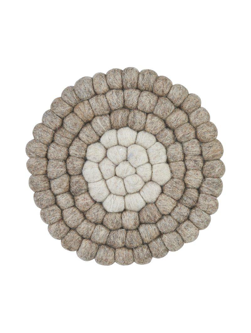 Nisha Grytunderlägg Multi 20 cm