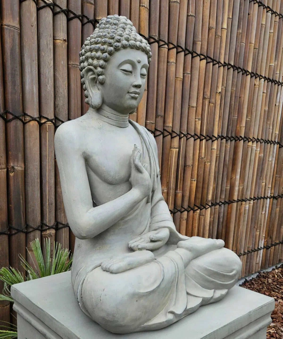 Sittande Buddha Trädgårdsstaty – 75 cm, grå