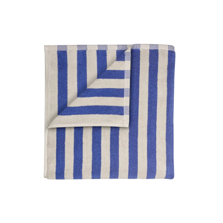 Vikt randig Blomus ARTO Bath Towel i mjuk bomullsfrotté.