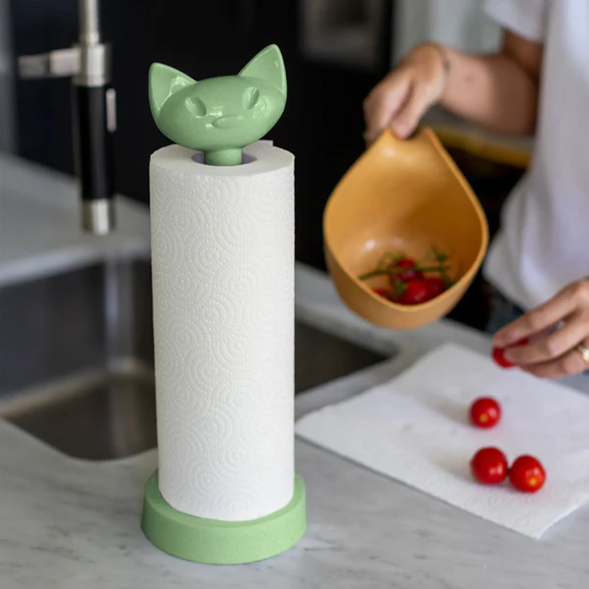 Hushållspappershållare Miaou Grön från Koziol