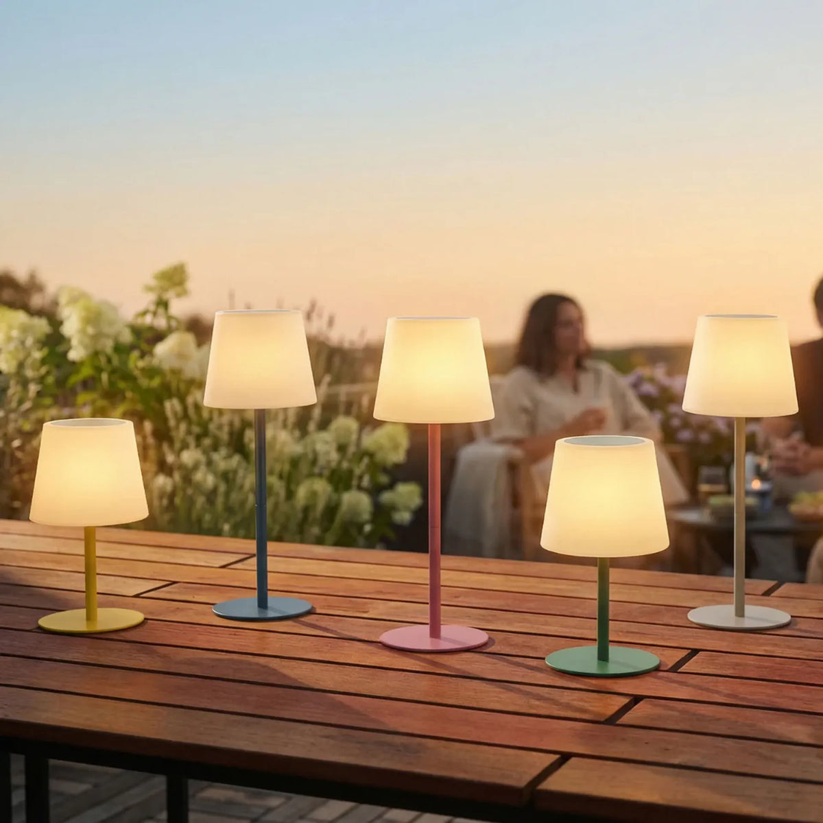 Bordslampa Arc Portabel Solcell USB-C Mango Burst från KREAFUNK